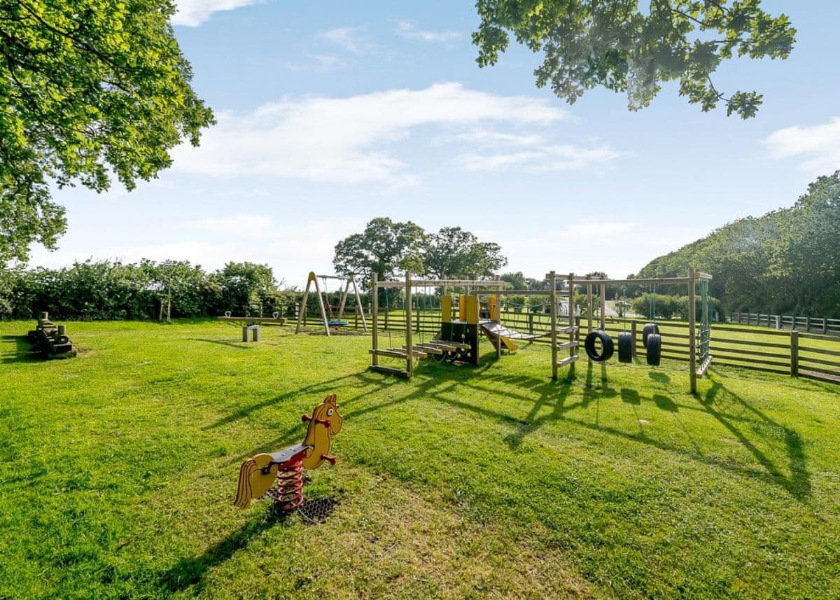 Castle Brake Holiday Park Woodbury Exterior foto